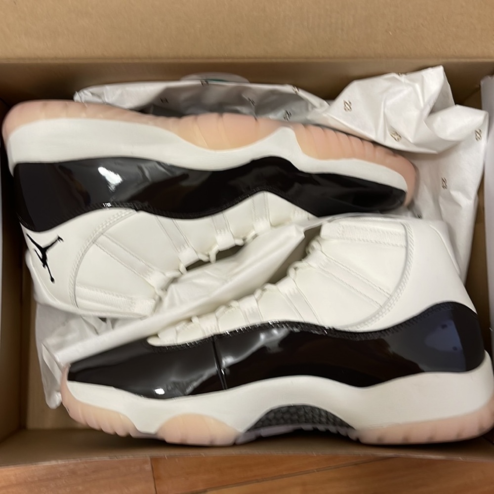 Air Jordan 11 Retro Concord Sneakers
